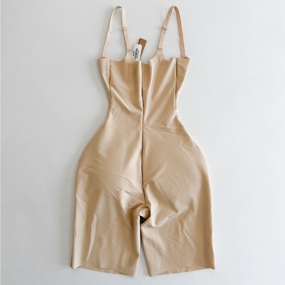 NWT Skims Body Butt Lifting Open Bust Bodysuit in Sand SIZE XS